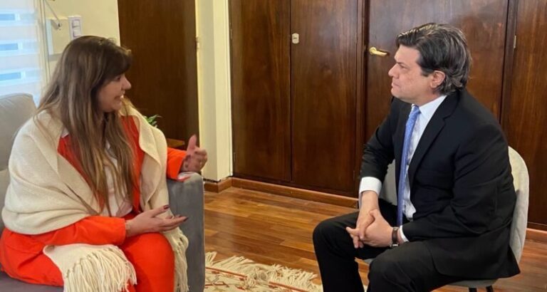 Gabriela Valenzuela y Süleyman Ömür Budak en reunión