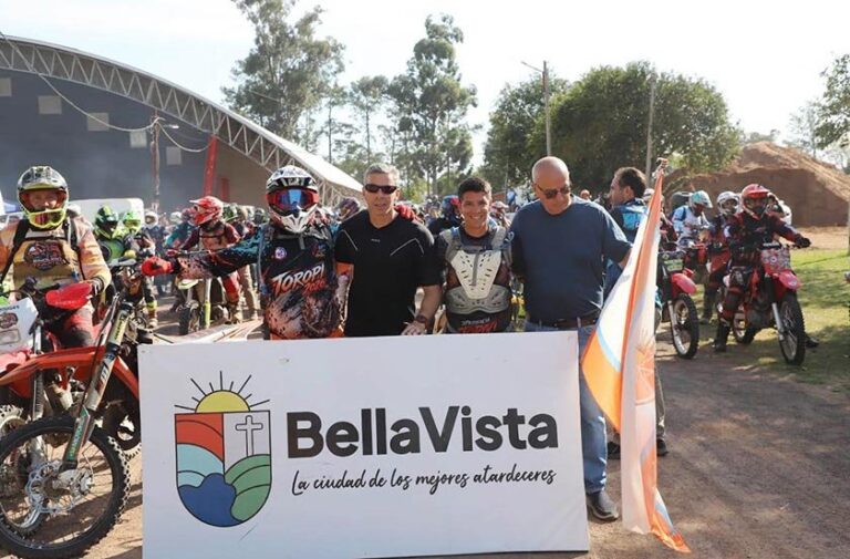 Pilotos de enduro durante la prueba Enduro Toropí 2026 en Bella Vista, Corrientes