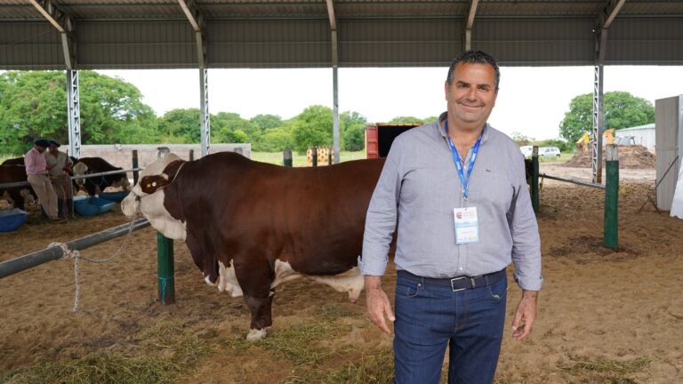Juan Manuel Alberro, presidente de la Asociación Braford Argentina, durante la Nacional Primavera Braford en Chaco