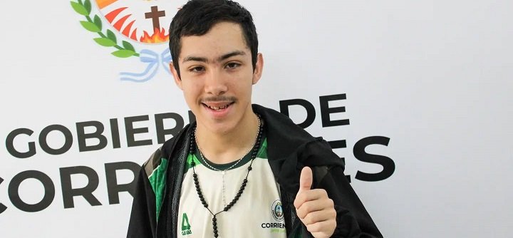 Alejo Pérez Esquivel durante una competencia de natación paralímpica