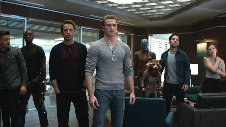 Escena promocional de Avengers: Endgame Encore con los personajes principales