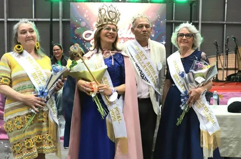 Participantes del 8° Abuelazo Provincial en el Estadio Ciudad de Bella Vista