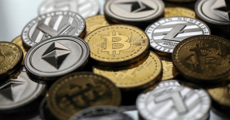 Representación gráfica de Bitcoin con cotización en dólares y pesos