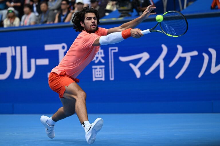 Carlos Alcaraz durante su partido en el Abierto de Japón en Tokio