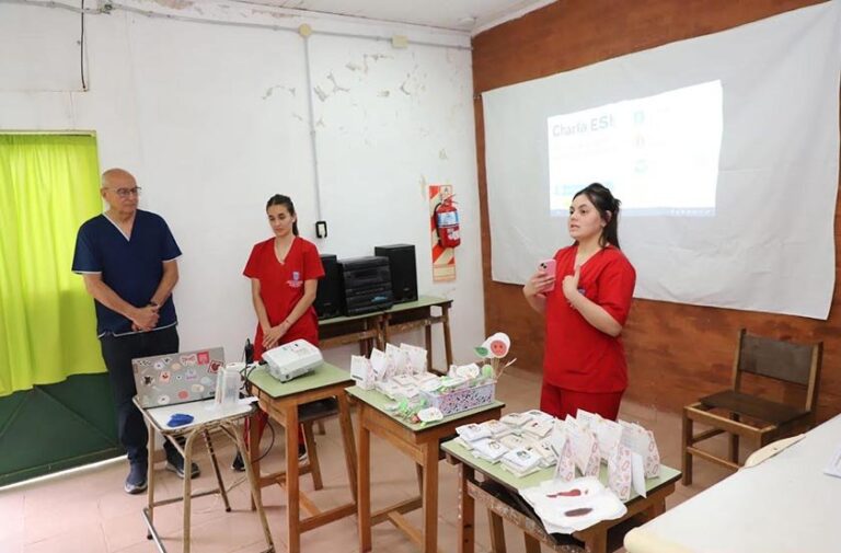 Charla del programa 'Mi cuerpo, Mi cuidado' en la Escuela N° 707 de Lomas Sur