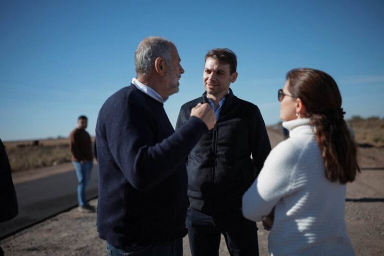 Reunión de la mesa de trabajo liderada por el ministro Juan Pablo Fornaroli para coordinar la prevención ante El Niño en Corrientes.