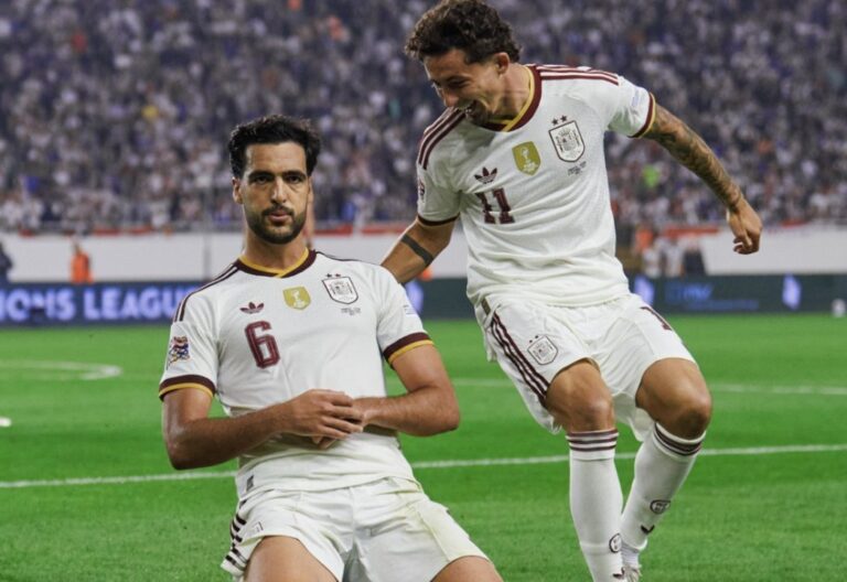 Jugadores de la selección de España celebrando un gol durante el partido contra Croacia por la UEFA Nations League.