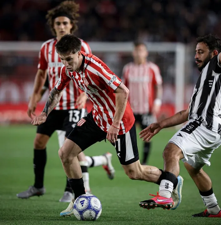Estudiantes de La Plata y Flamengo se enfrentan en la ida de las semifinales de la Copa Libertadores