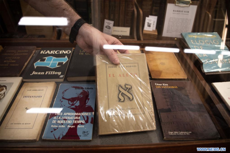 Interior de la Antigua Biblioteca Nacional, sede de la Feria del Libro Borgeano
