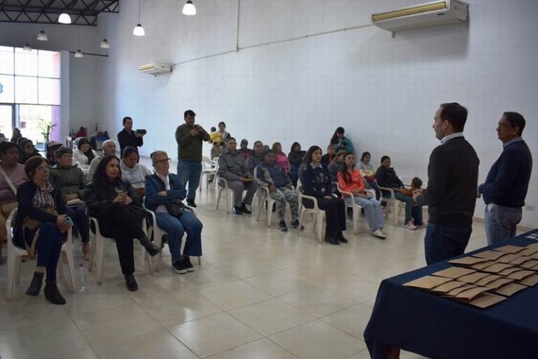 Entrega de kits de semillas del programa Jakaru Porá 2.0 en la Casa del Bicentenario de Goya
