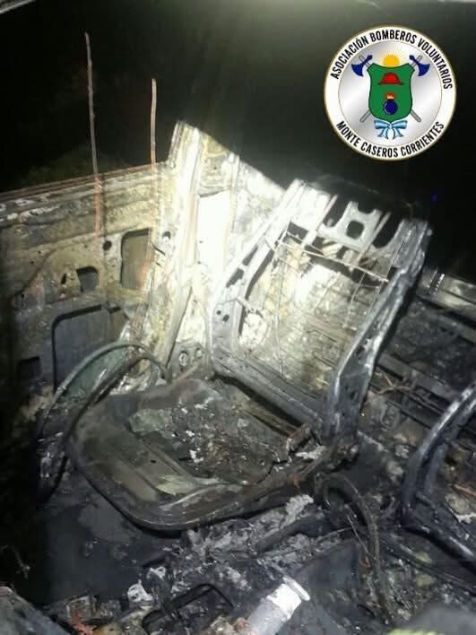 Automóvil incendiado en la Ruta Provincial 129 de Monte Caseros
