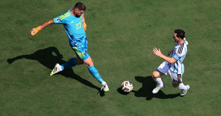 Jugadores de fútbol durante un partido del Mundial 2026