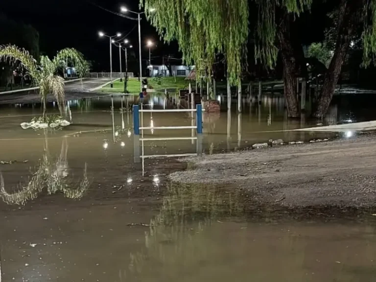 Vista del río Paraná en la localidad de Itatí