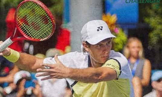 Lautaro Midón durante un partido de tenis
