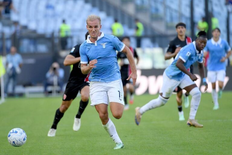 Jugadores de la Lazio celebrando un gol durante el partido contra Monza