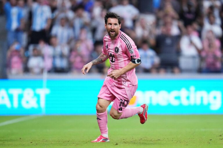 Lionel Messi celebrando un gol con la camiseta de Inter Miami