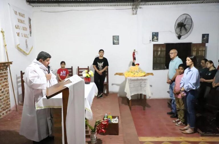 Procesión en honor a San Miguel Arcángel en Lomas Este