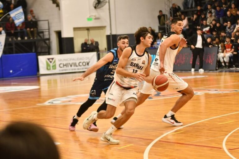 Partido de básquetbol entre San Martín de Corrientes y Argentino de Junín