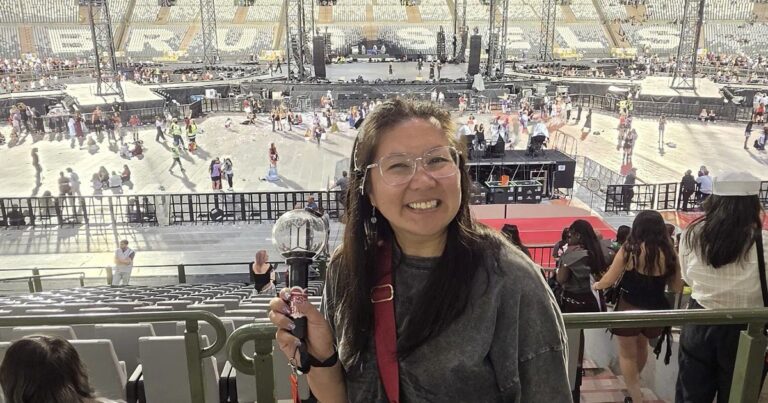 Bernadette Joy en un concierto de BTS
