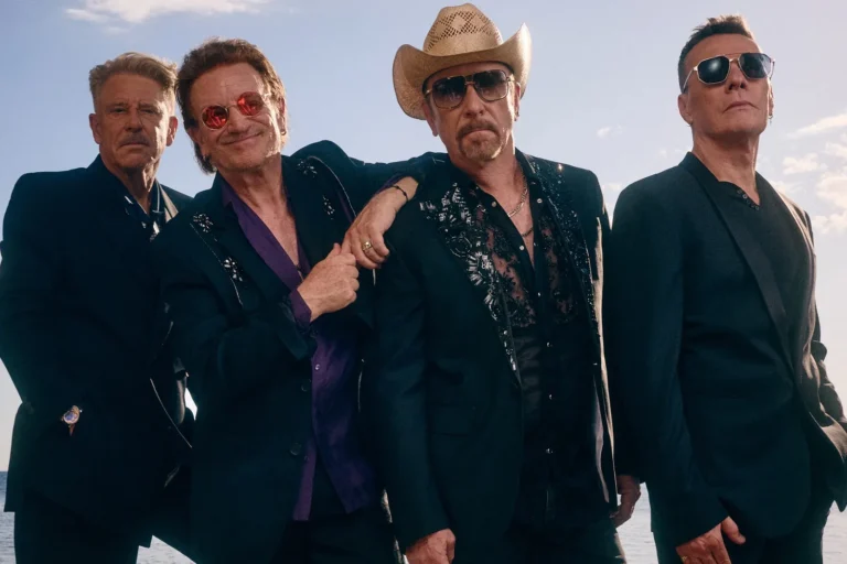 Bono, líder de U2, durante un concierto en estadio