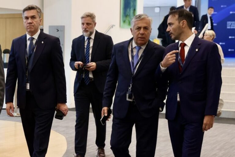 Juan Pablo Valdés en la cumbre de la OCDE en París